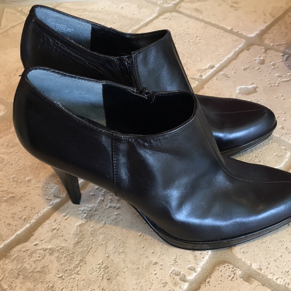 Sexy Bandolino Booties - Picture 1 of 6